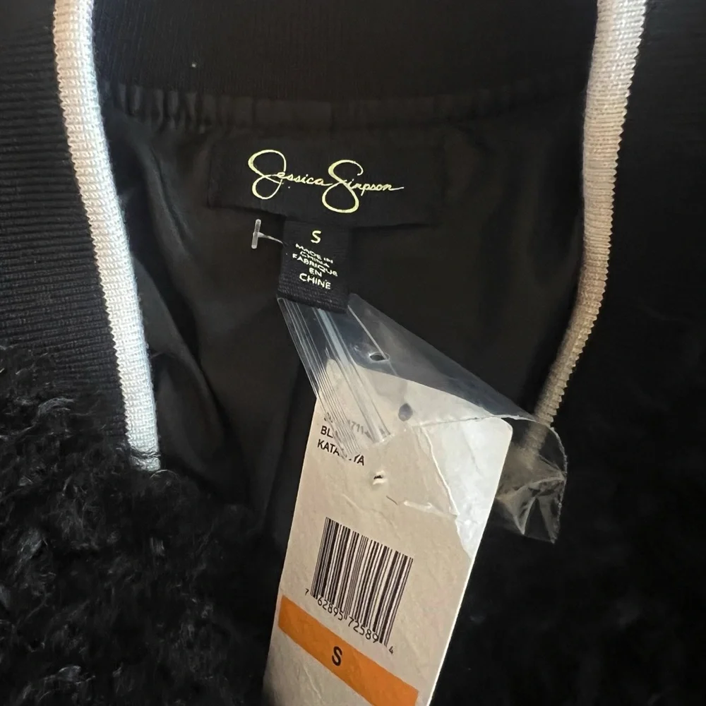 Small NWT Jessica Simpson Fuzzy Soft Jacket - Picture 4 of 4